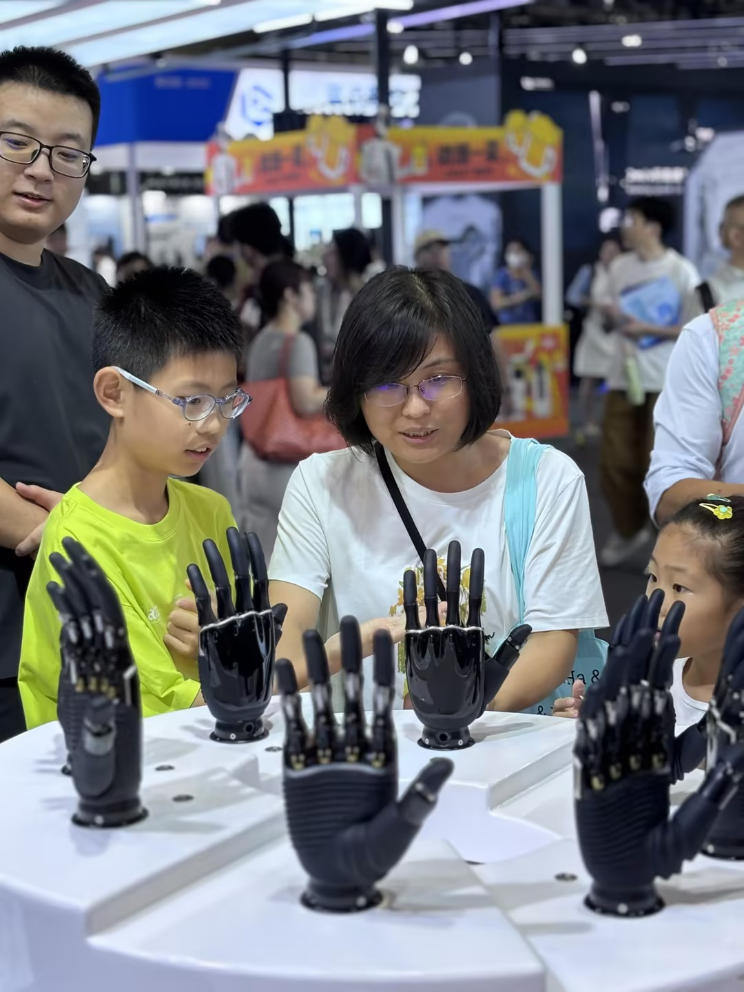 傲意科技_2025_WAIC_灵巧产品-2