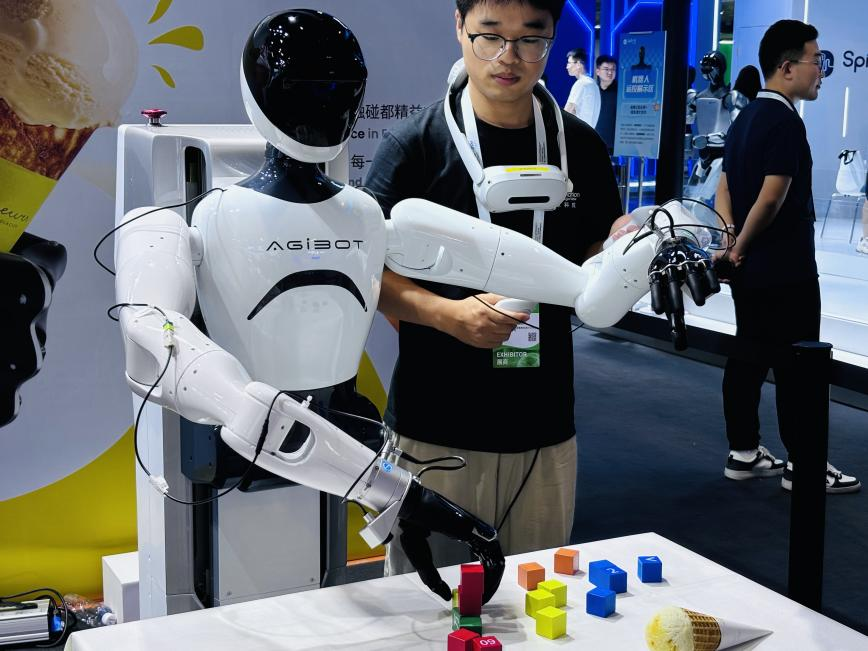 傲意科技_2025_WAIC_灵巧产品-1